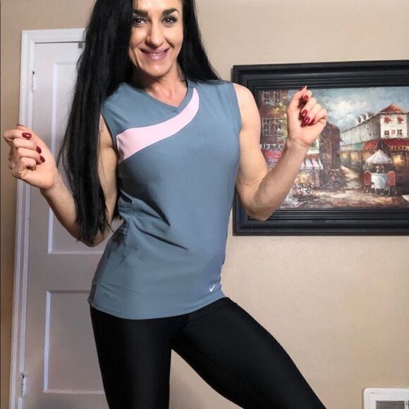 Nike Tops - Nwt Nike sleeveless top athletic fitness